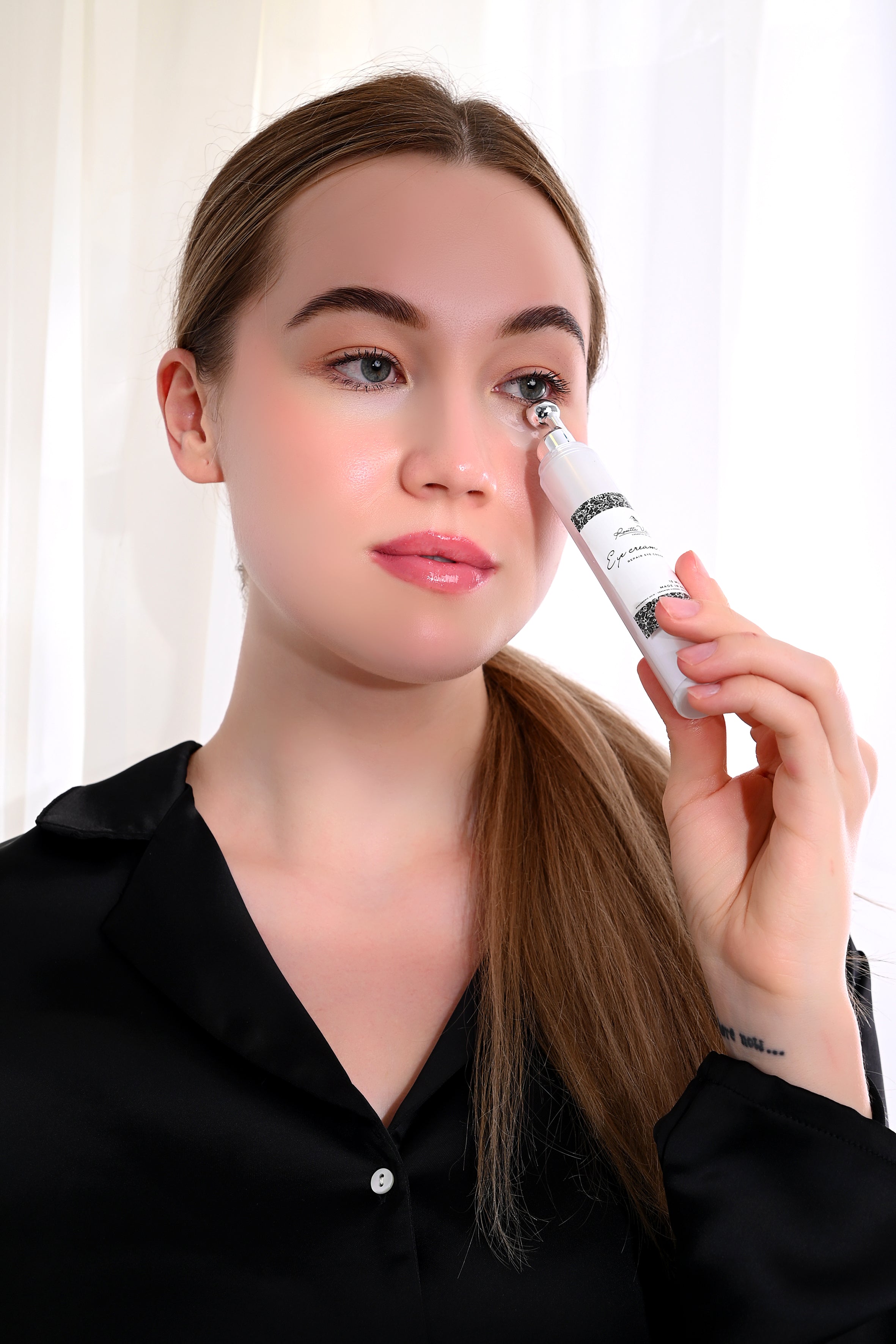 Eye cream contour